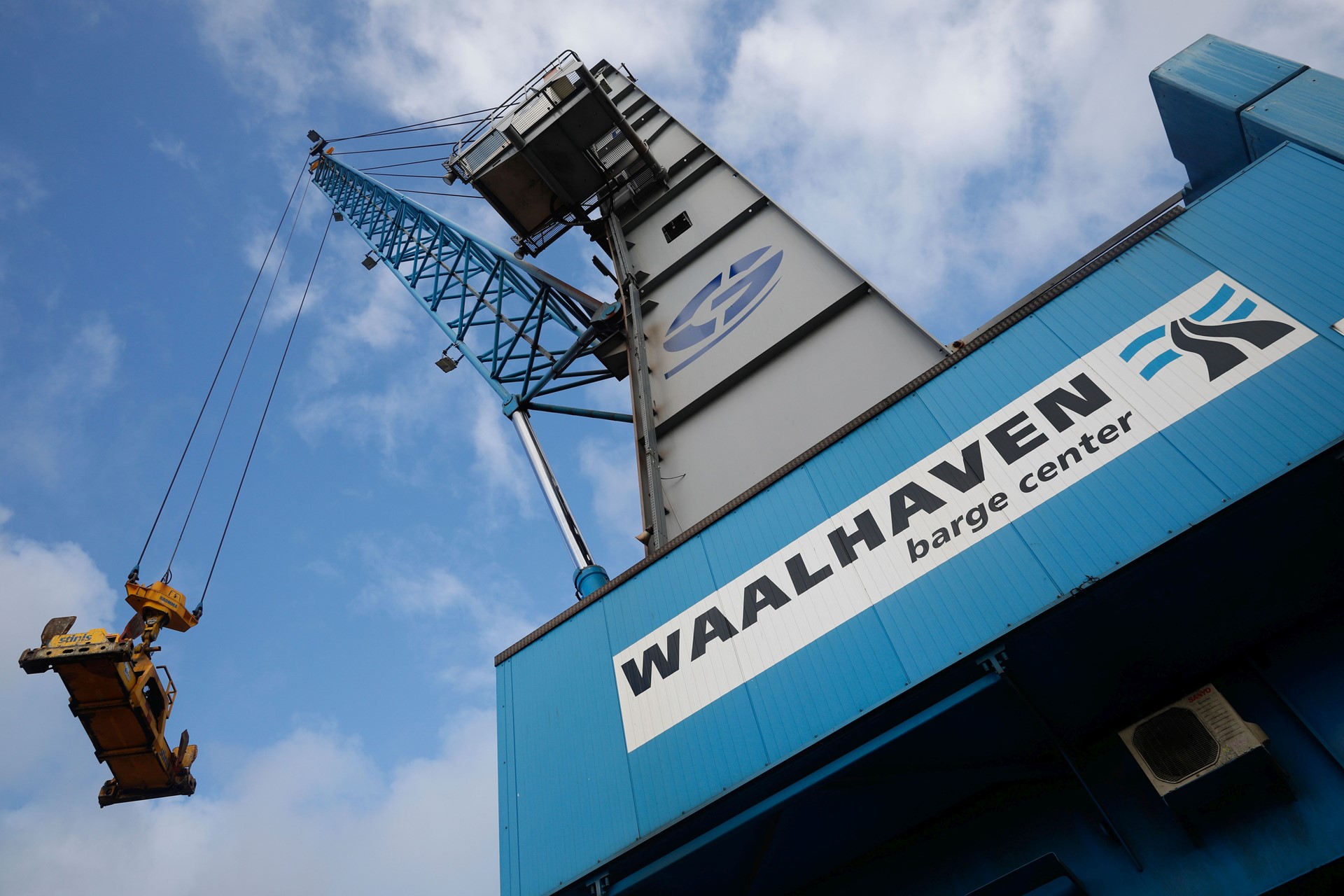 Waalhaven barge center