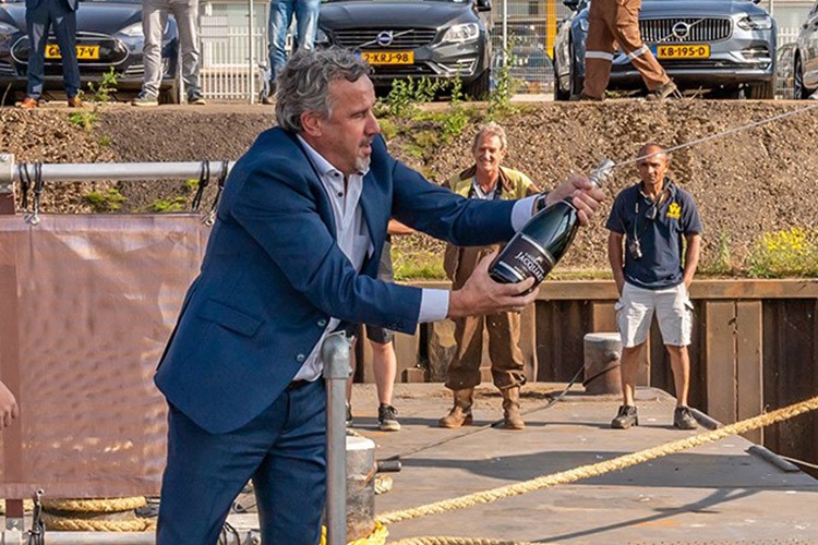 Thumbnail-Pieter van der Wees
