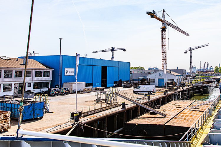 THUMBNAIL Rotterdam Ship Repair (2)